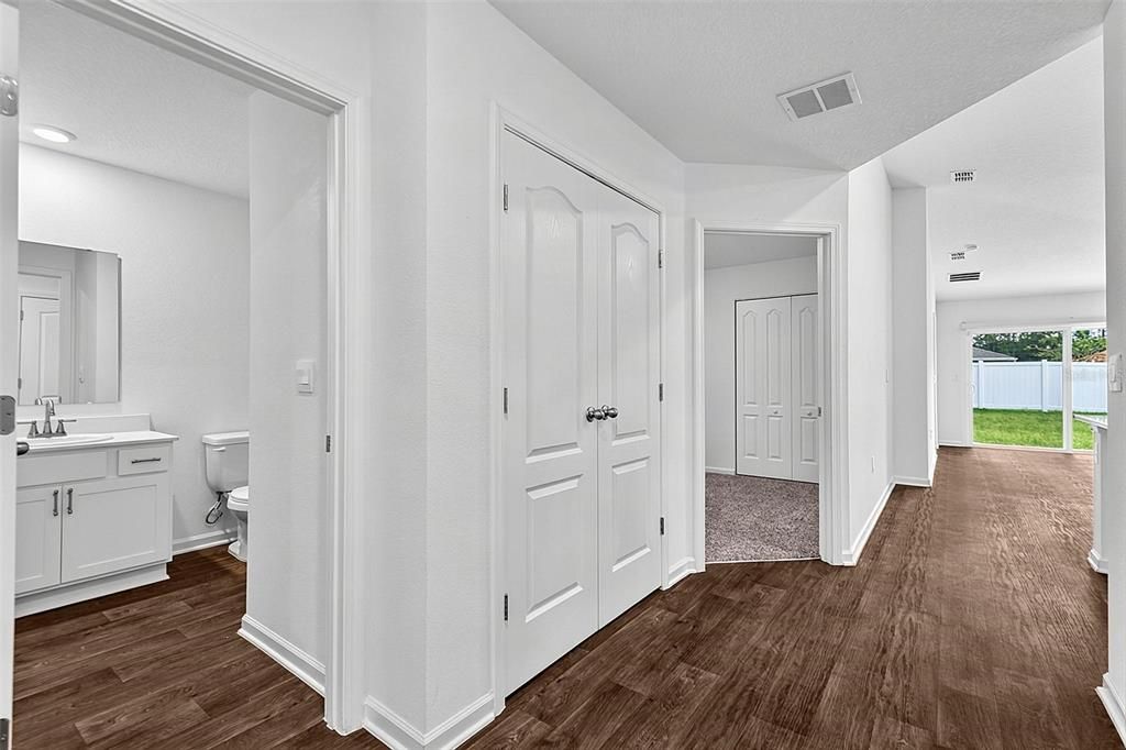 For Sale: $290,000 (3 beds, 2 baths, 1198 Square Feet)