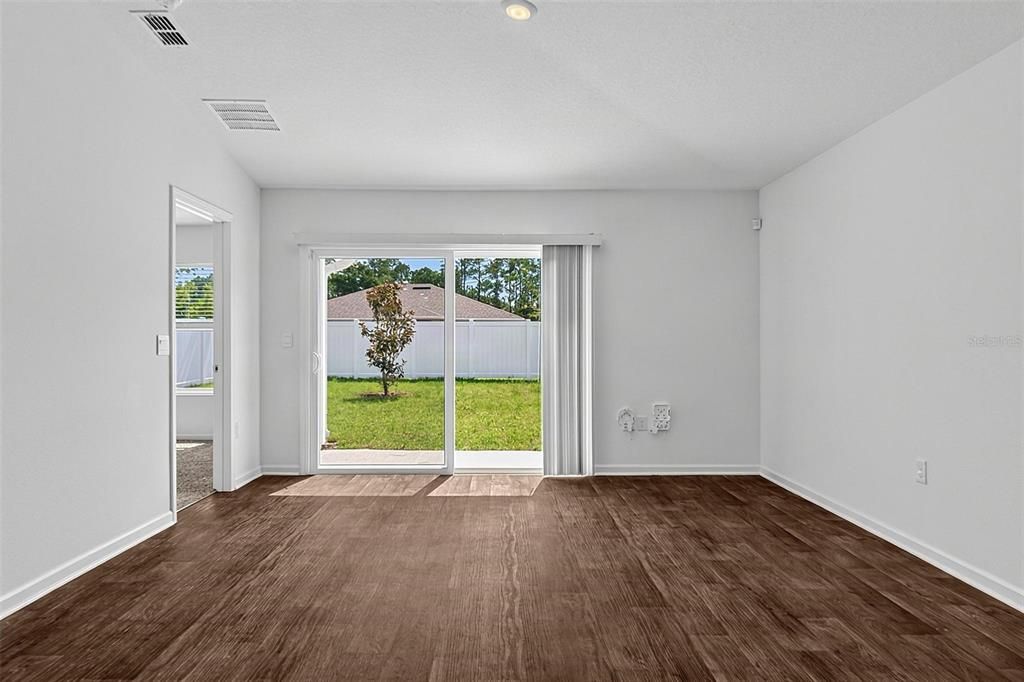 For Sale: $290,000 (3 beds, 2 baths, 1198 Square Feet)