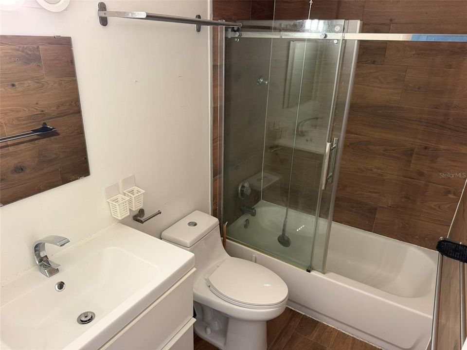 For Rent: $1,400 (1 beds, 1 baths, 728 Square Feet)