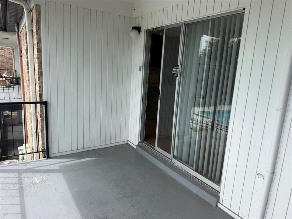 For Rent: $1,400 (1 beds, 1 baths, 728 Square Feet)