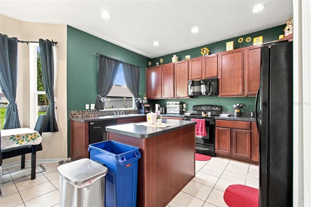 En Venta: $514,900 (4 camas, 2 baños, 2539 Pies cuadrados)
