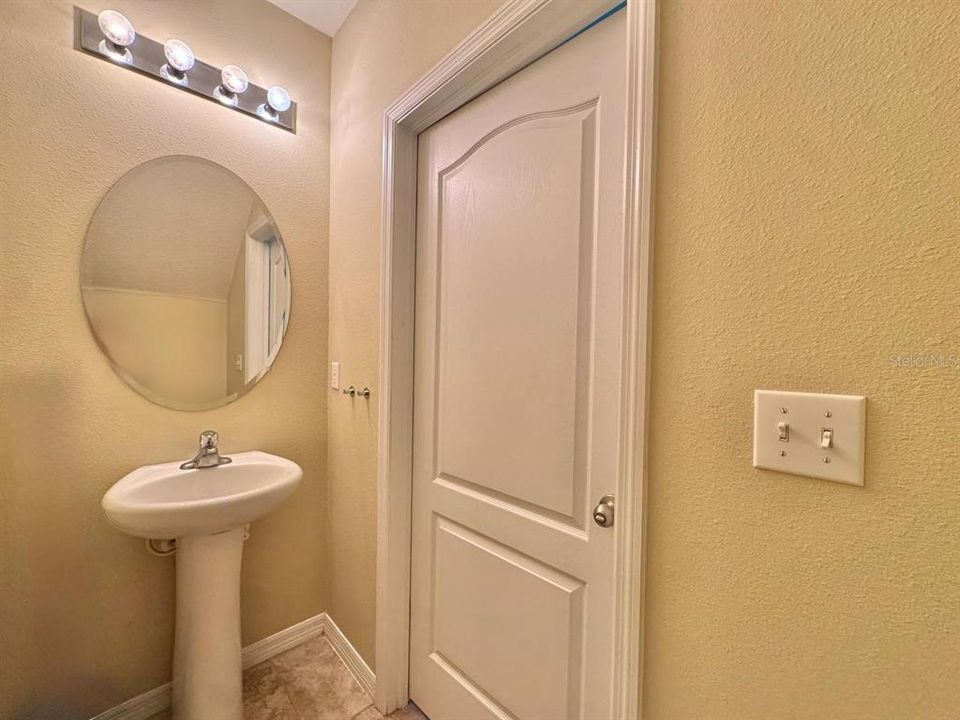 For Rent: $2,100 (3 beds, 2 baths, 1644 Square Feet)