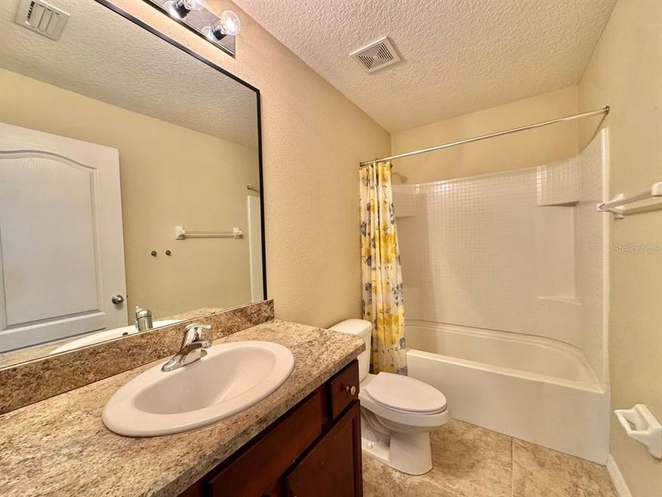For Rent: $2,100 (3 beds, 2 baths, 1644 Square Feet)