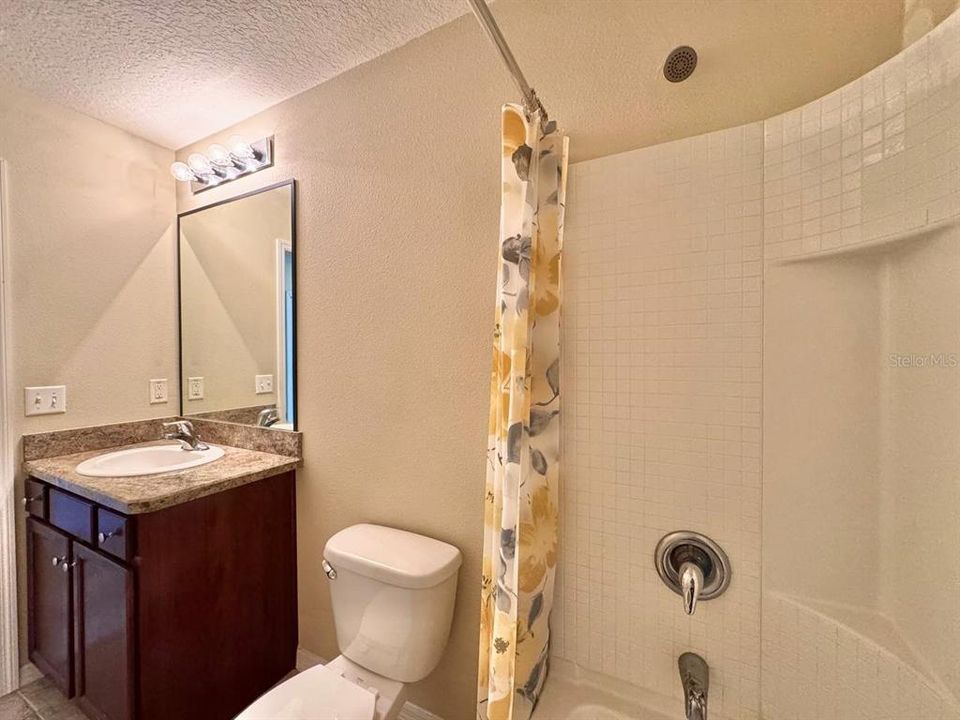 For Rent: $2,100 (3 beds, 2 baths, 1644 Square Feet)