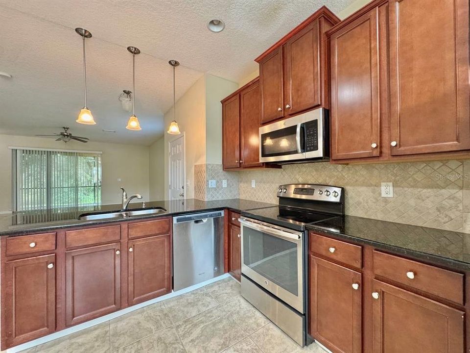 For Rent: $2,100 (3 beds, 2 baths, 1644 Square Feet)