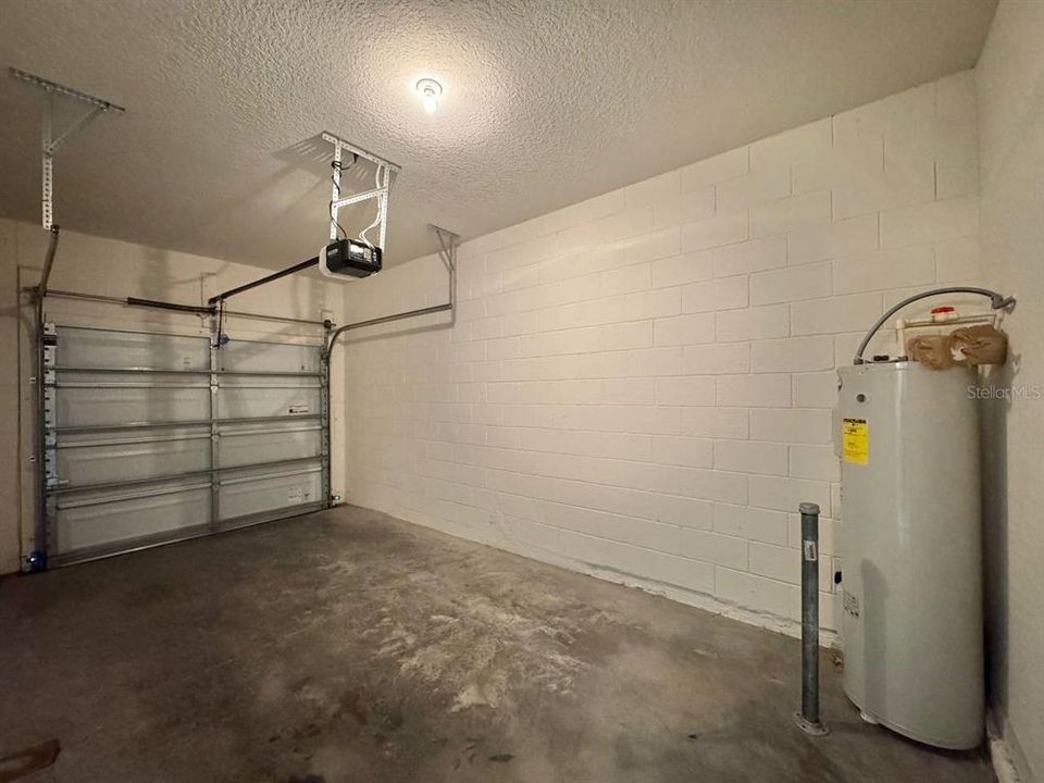 For Rent: $2,100 (3 beds, 2 baths, 1644 Square Feet)