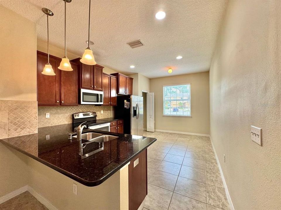 For Rent: $2,100 (3 beds, 2 baths, 1644 Square Feet)