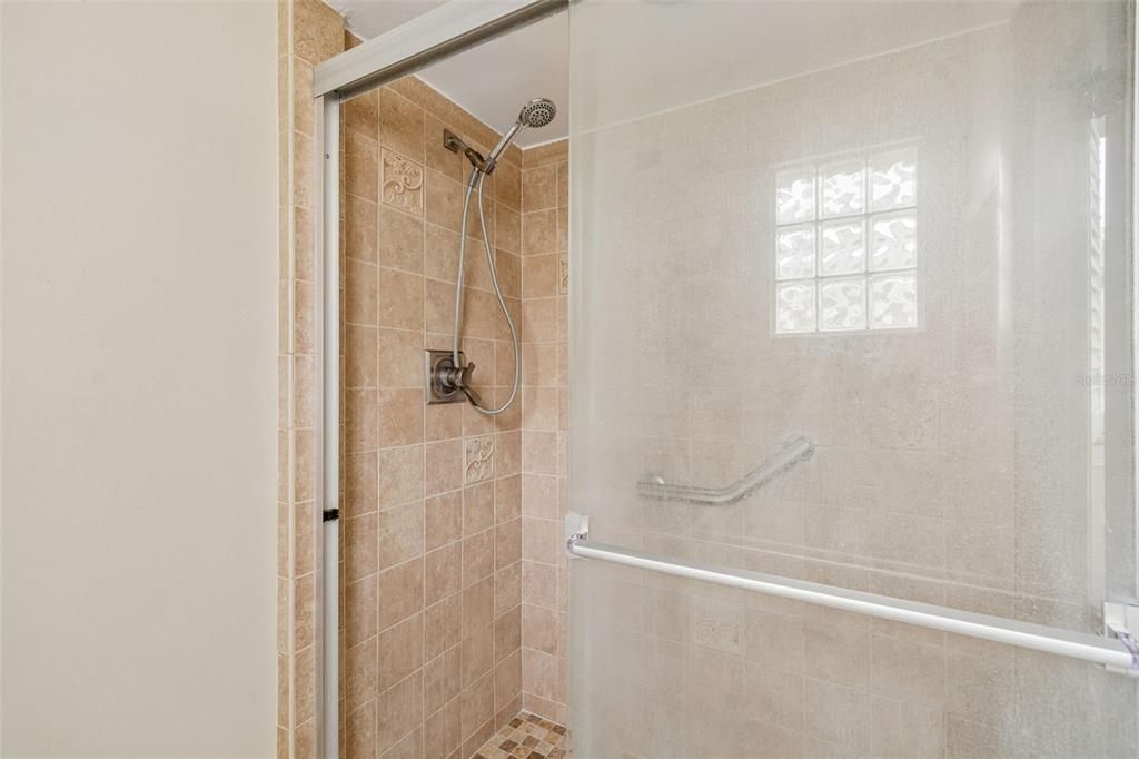 For Sale: $199,900 (3 beds, 2 baths, 1280 Square Feet)