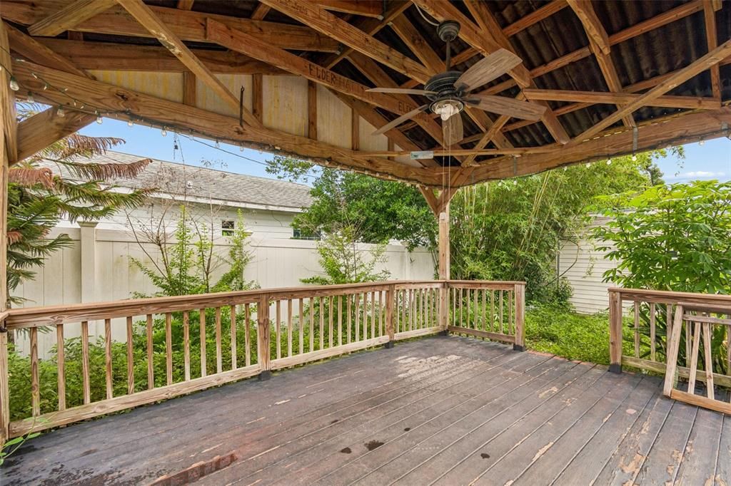 For Sale: $199,900 (3 beds, 2 baths, 1280 Square Feet)