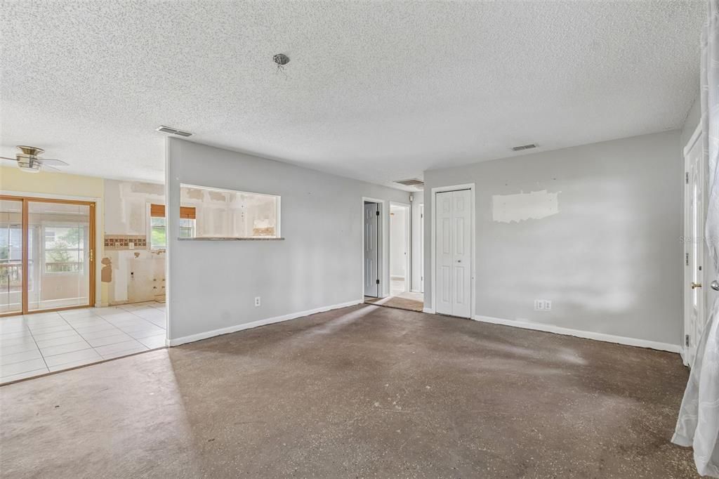 For Sale: $199,900 (3 beds, 2 baths, 1280 Square Feet)