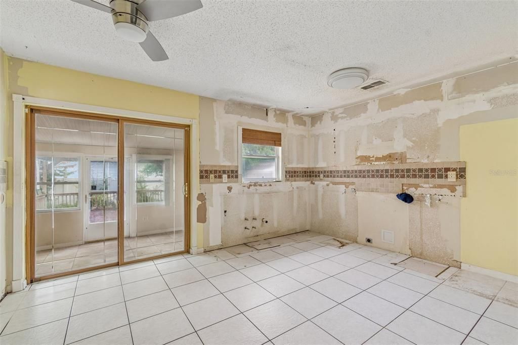 For Sale: $199,900 (3 beds, 2 baths, 1280 Square Feet)