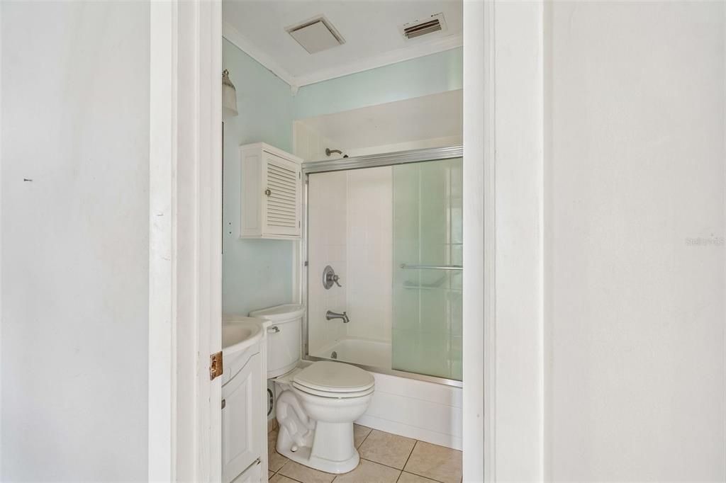 For Sale: $199,900 (3 beds, 2 baths, 1280 Square Feet)