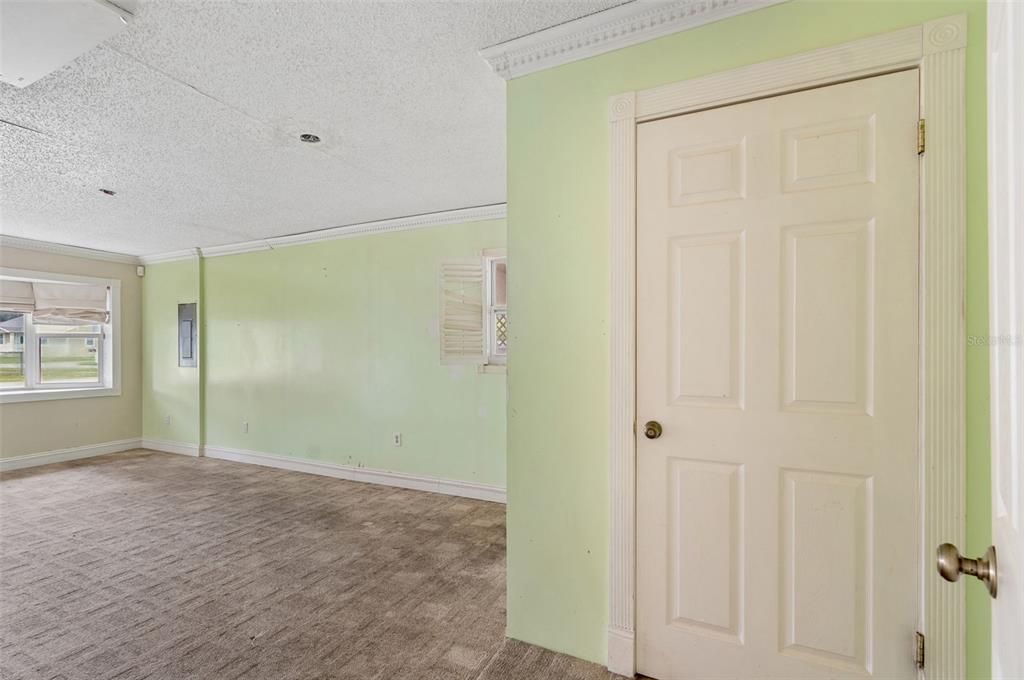 For Sale: $199,900 (3 beds, 2 baths, 1280 Square Feet)