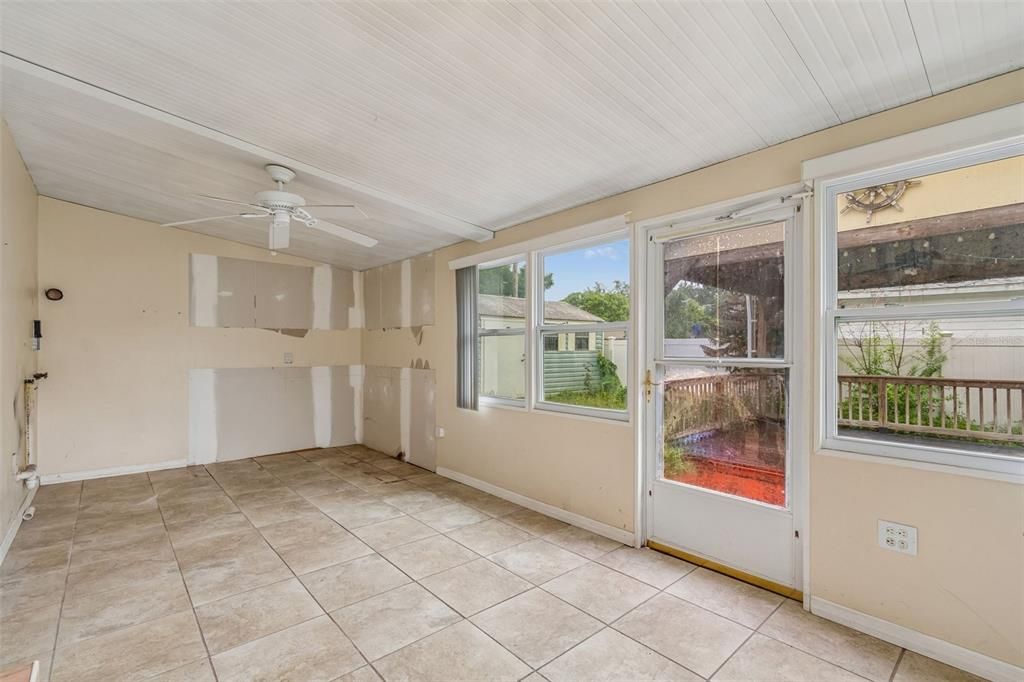 For Sale: $199,900 (3 beds, 2 baths, 1280 Square Feet)