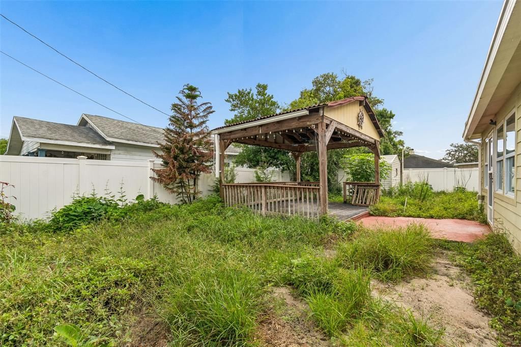 For Sale: $199,900 (3 beds, 2 baths, 1280 Square Feet)