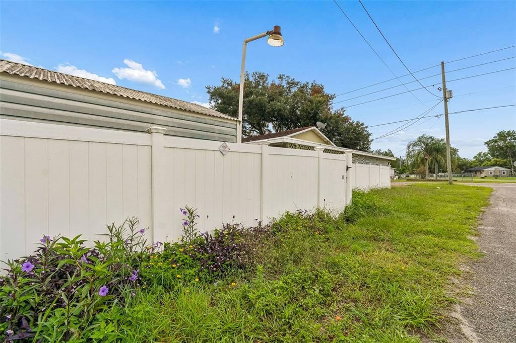 For Sale: $199,900 (3 beds, 2 baths, 1280 Square Feet)