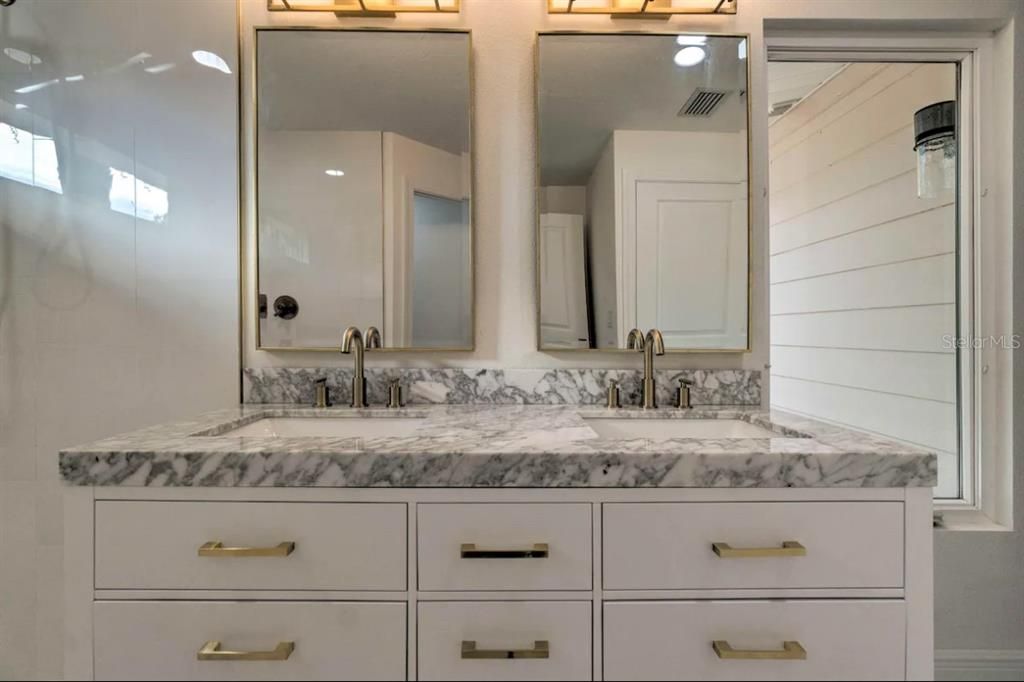 For Rent: $3,150 (3 beds, 3 baths, 2100 Square Feet)