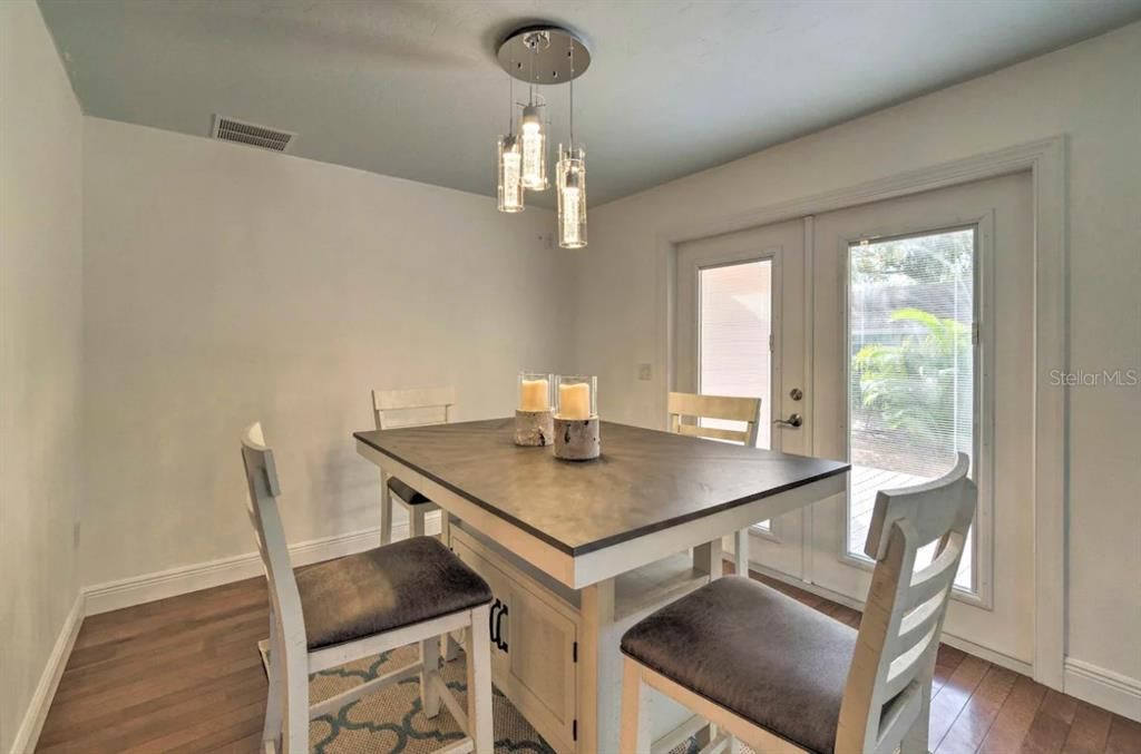 For Rent: $3,150 (3 beds, 3 baths, 2100 Square Feet)