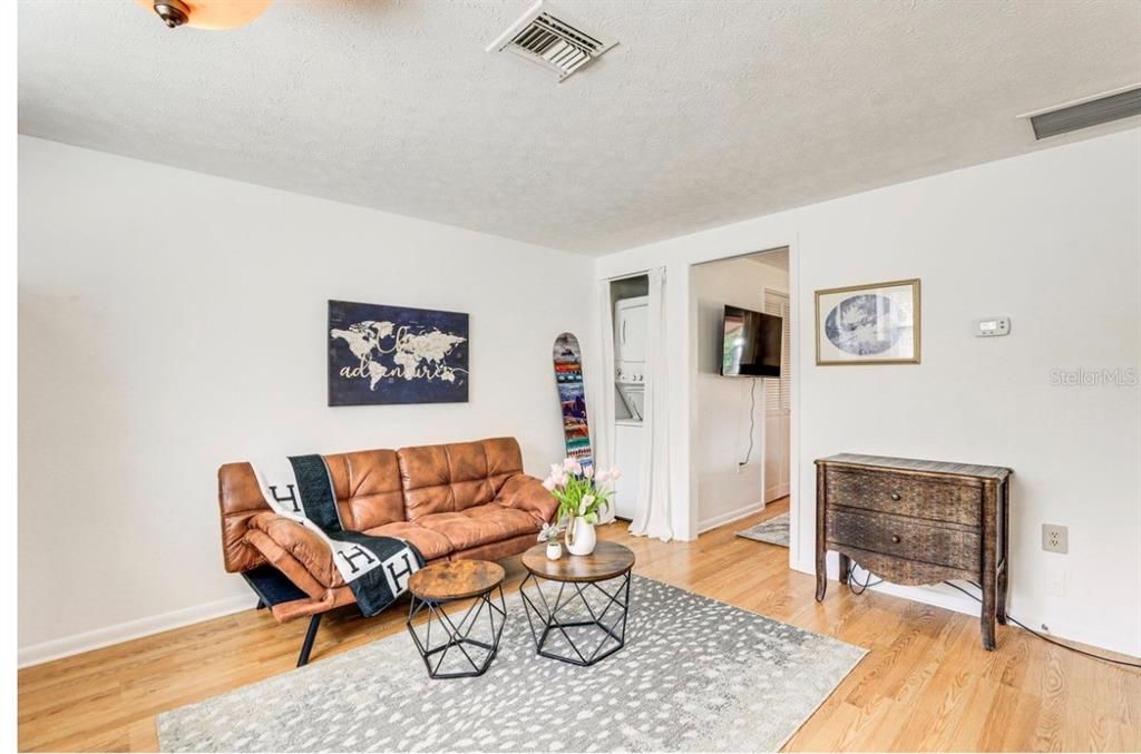 For Rent: $3,150 (3 beds, 3 baths, 2100 Square Feet)