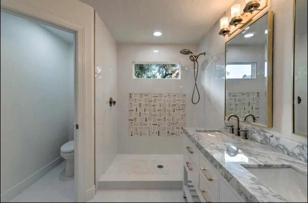 For Rent: $3,150 (3 beds, 3 baths, 2100 Square Feet)