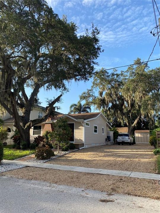 For Rent: $3,150 (3 beds, 3 baths, 2100 Square Feet)