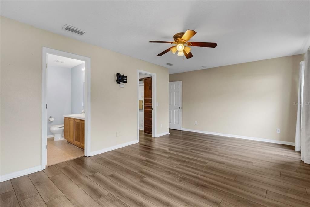 For Sale: $330,000 (3 beds, 2 baths, 1695 Square Feet)