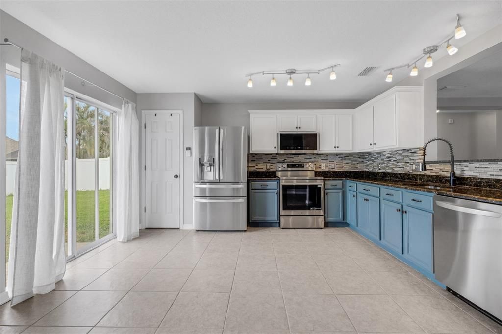 For Sale: $330,000 (3 beds, 2 baths, 1695 Square Feet)