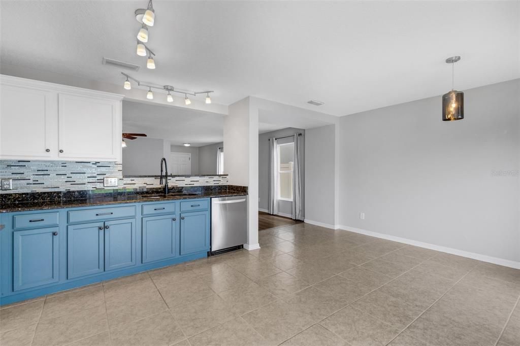 For Sale: $330,000 (3 beds, 2 baths, 1695 Square Feet)