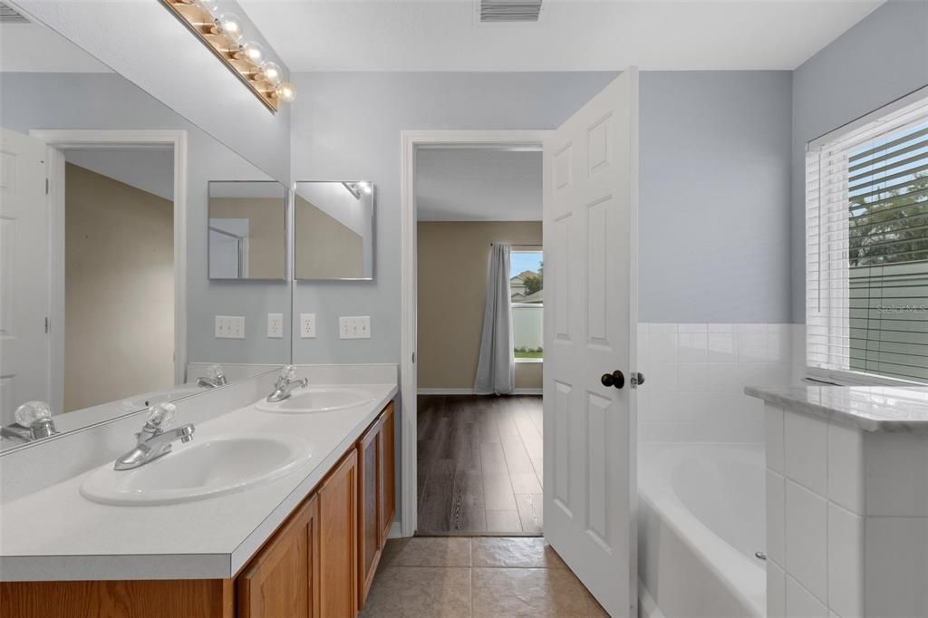 For Sale: $330,000 (3 beds, 2 baths, 1695 Square Feet)