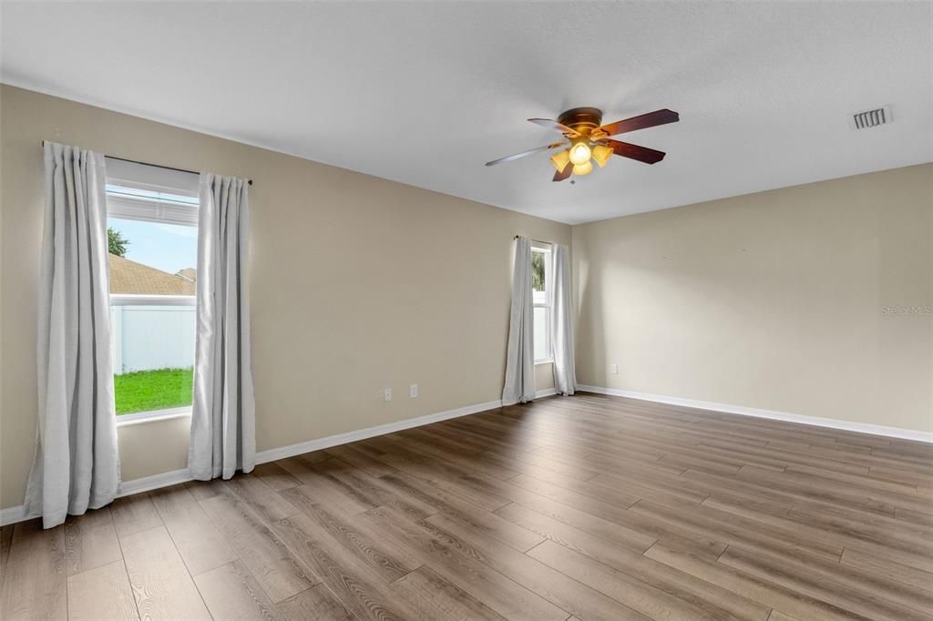 For Sale: $330,000 (3 beds, 2 baths, 1695 Square Feet)