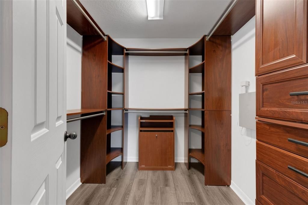For Sale: $330,000 (3 beds, 2 baths, 1695 Square Feet)