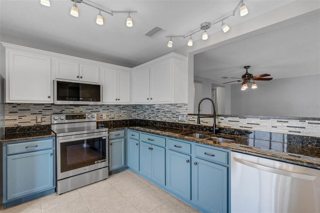 For Sale: $330,000 (3 beds, 2 baths, 1695 Square Feet)