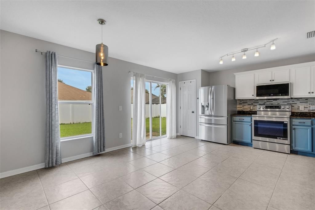 For Sale: $330,000 (3 beds, 2 baths, 1695 Square Feet)