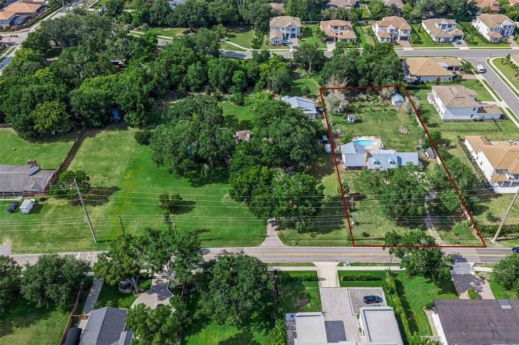 En Venta: $2,880,000 (2.77 acres)