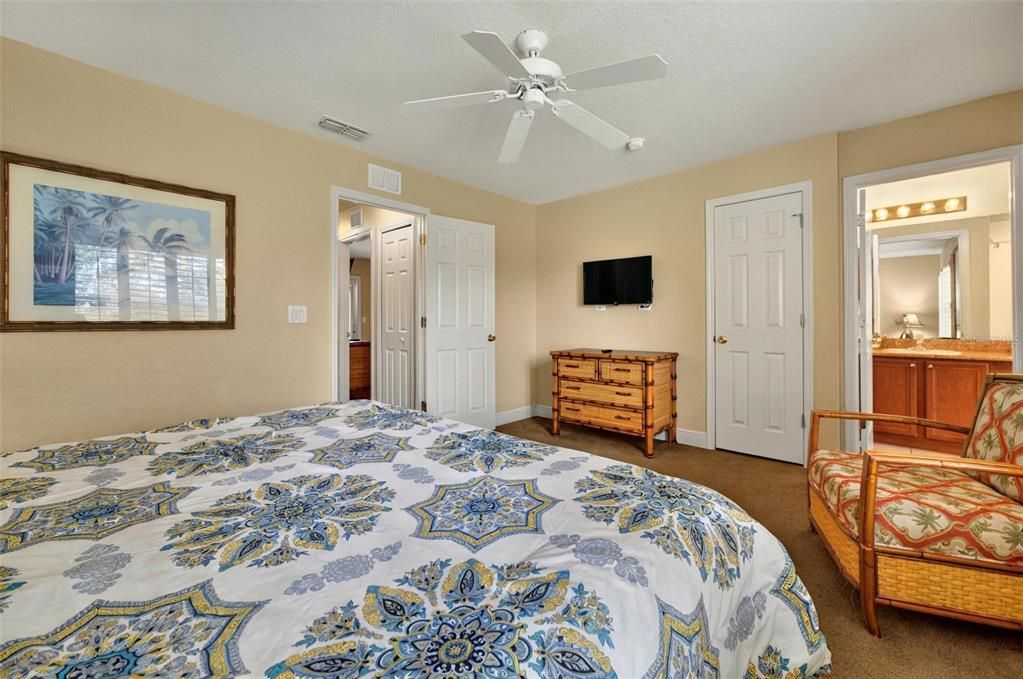 For Sale: $199,000 (3 beds, 3 baths, 1425 Square Feet)