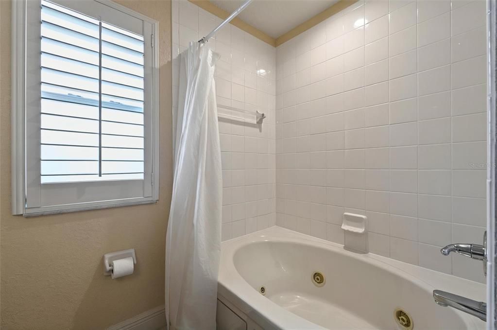 For Sale: $199,000 (3 beds, 3 baths, 1425 Square Feet)