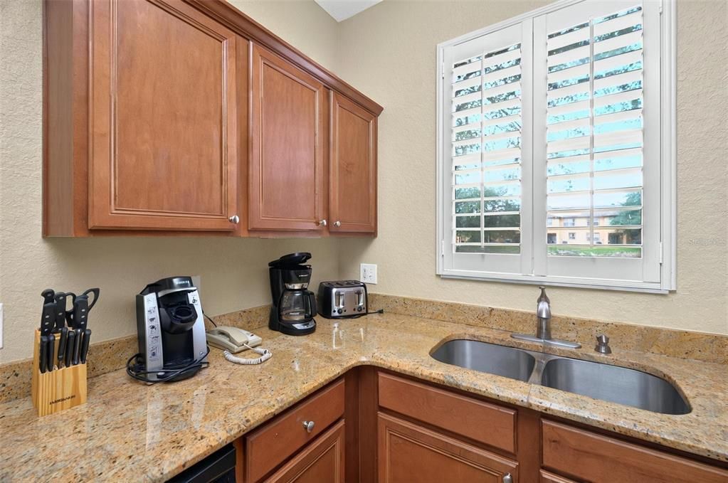 For Sale: $199,000 (3 beds, 3 baths, 1425 Square Feet)