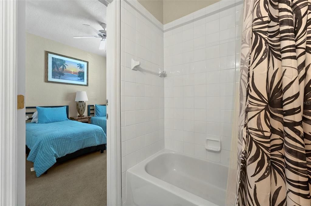 For Sale: $199,000 (3 beds, 3 baths, 1425 Square Feet)