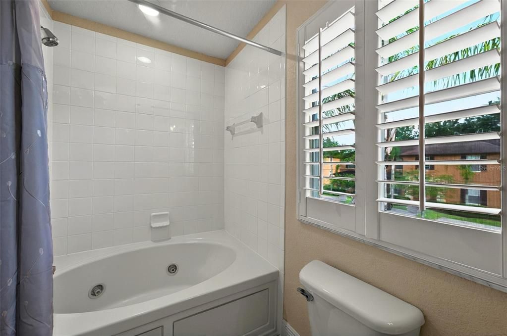 For Sale: $199,000 (3 beds, 3 baths, 1425 Square Feet)