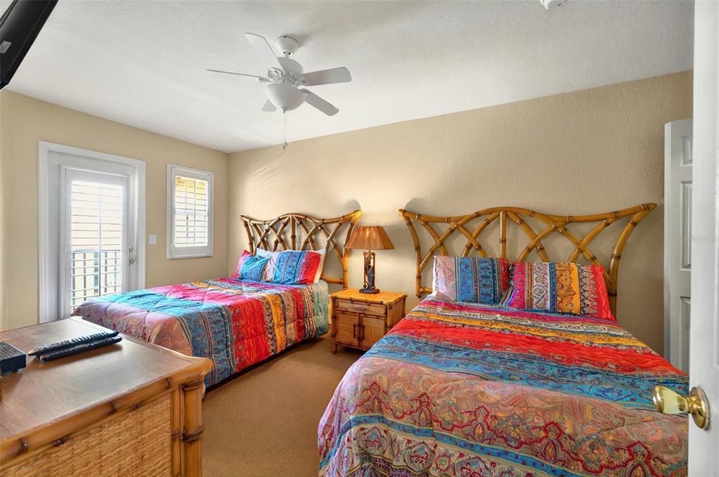For Sale: $199,000 (3 beds, 3 baths, 1425 Square Feet)