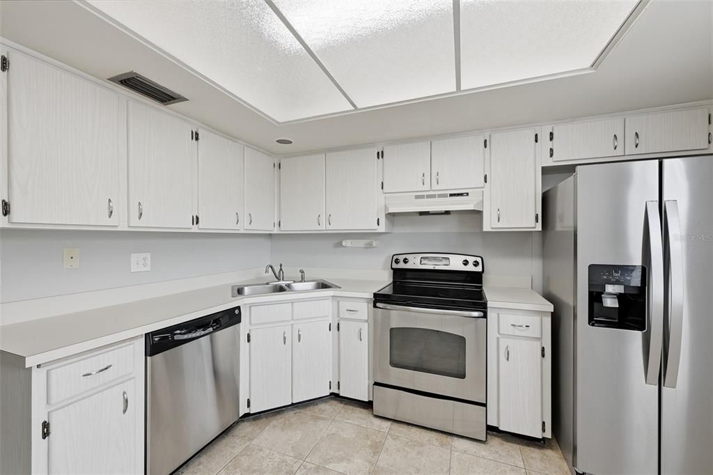 В аренду: $1,850 (2 спален, 2 ванн, 1031 Квадратных фут)