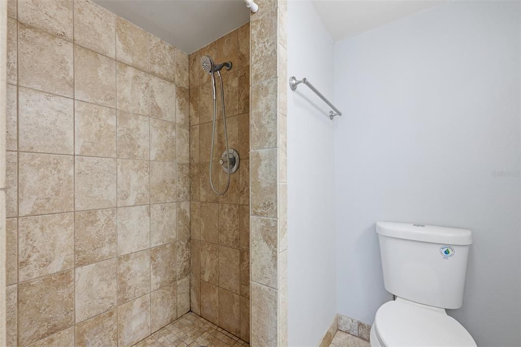 В аренду: $1,850 (2 спален, 2 ванн, 1031 Квадратных фут)
