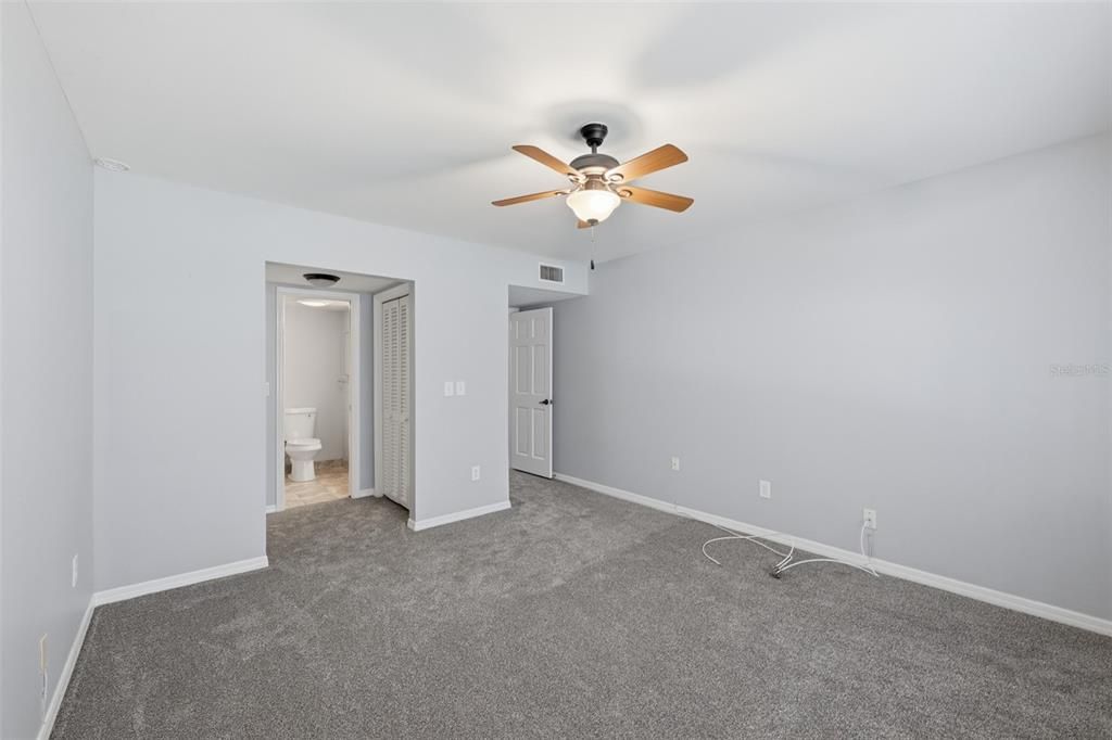 В аренду: $1,850 (2 спален, 2 ванн, 1031 Квадратных фут)