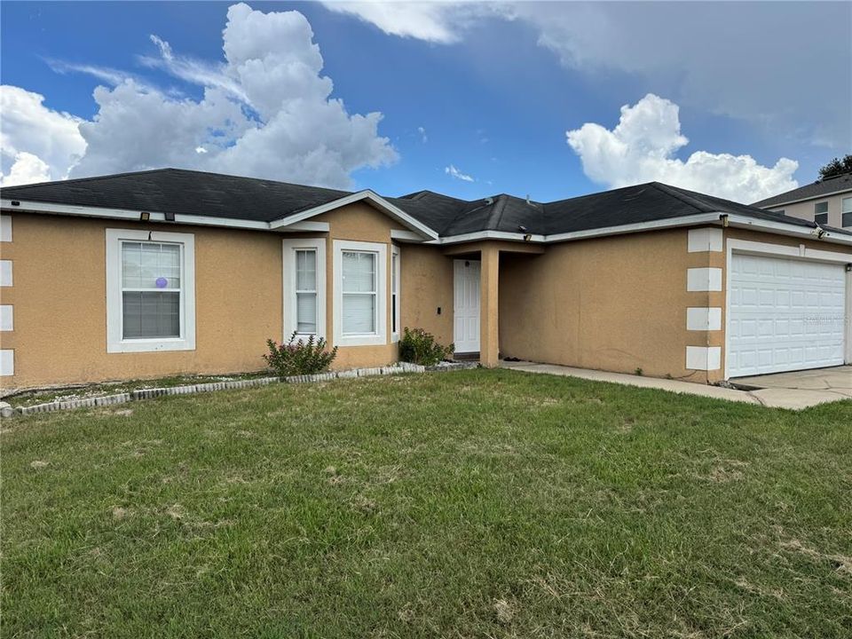 For Sale: $195,000 (3 beds, 2 baths, 1377 Square Feet)