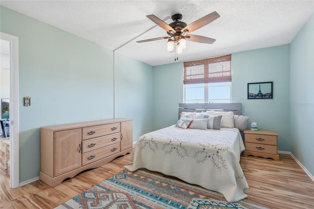 For Sale: $134,000 (2 beds, 2 baths, 940 Square Feet)