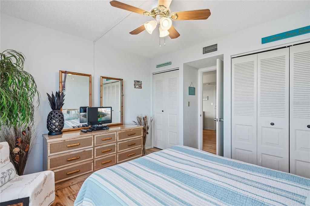 For Sale: $134,000 (2 beds, 2 baths, 940 Square Feet)