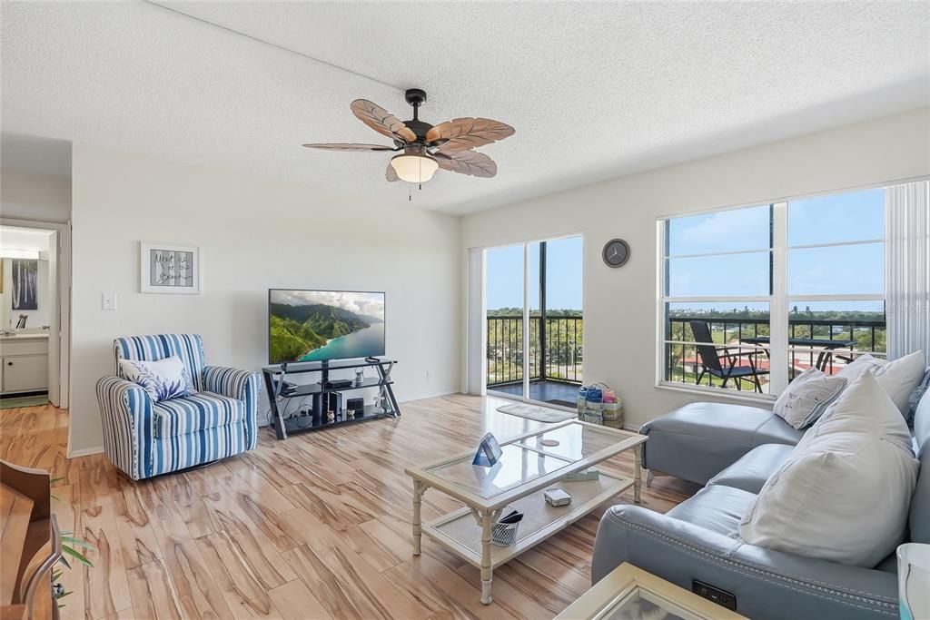 For Sale: $134,000 (2 beds, 2 baths, 940 Square Feet)