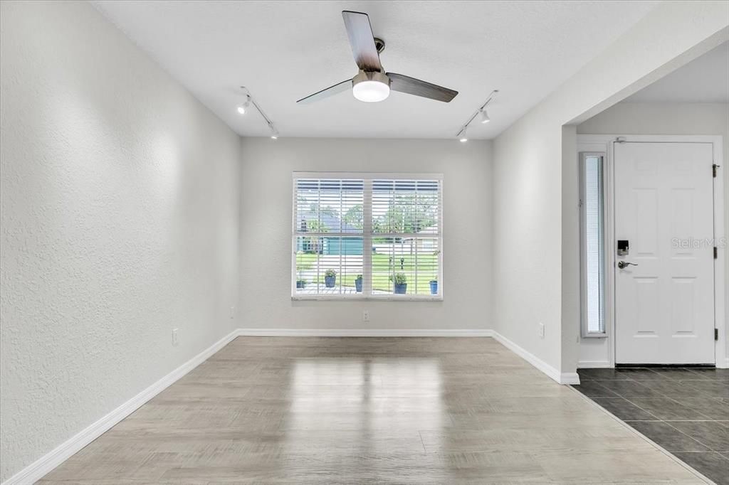 На продажу: $449,750 (4 спален, 2 ванн, 2247 Квадратных фут)