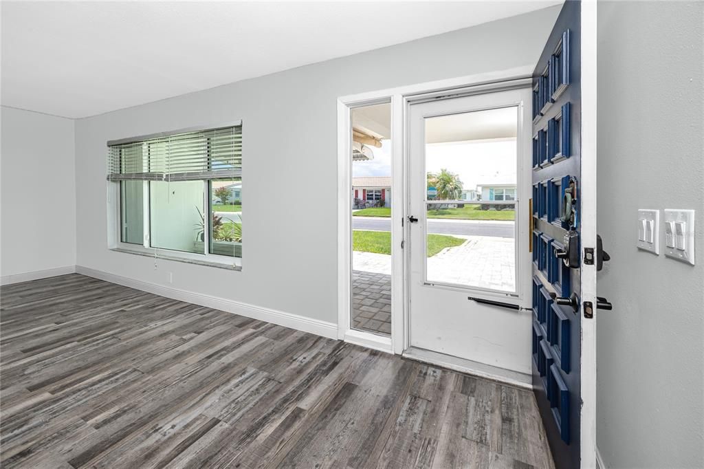 En Venta: $369,999 (2 camas, 2 baños, 1649 Pies cuadrados)
