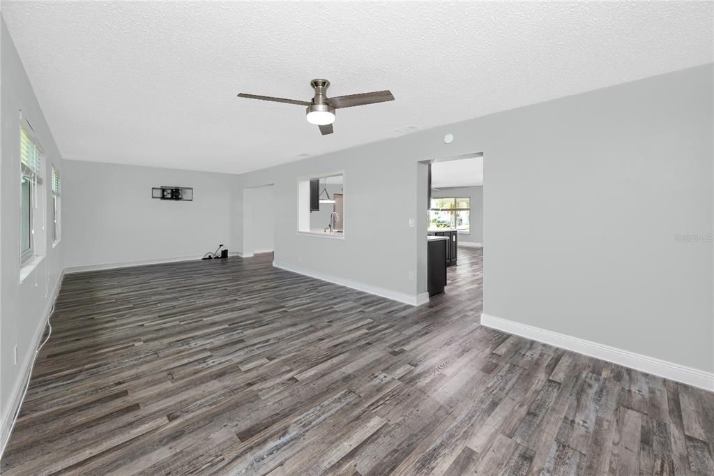 En Venta: $369,999 (2 camas, 2 baños, 1649 Pies cuadrados)
